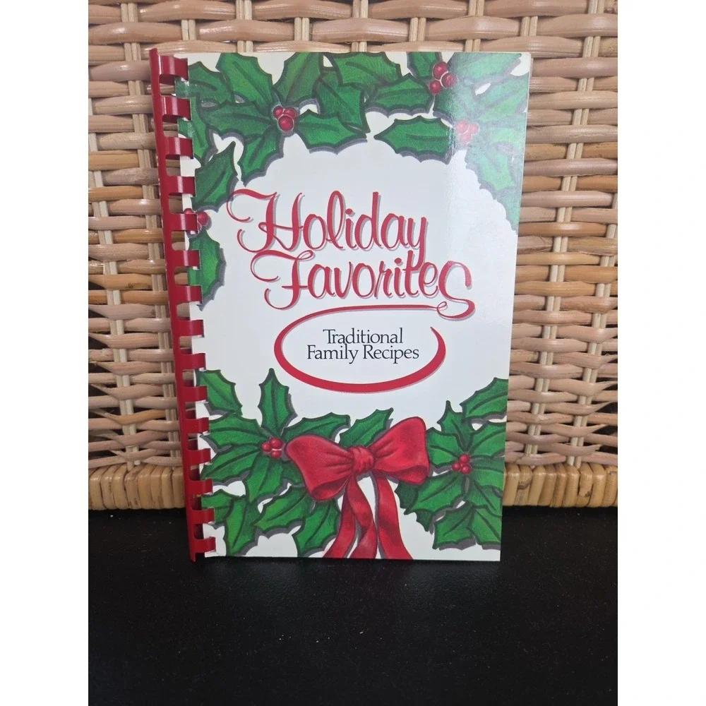 Holiday Favorites: Traditional Family Recipes by Dot Gibson (1993, Spiral Bound)